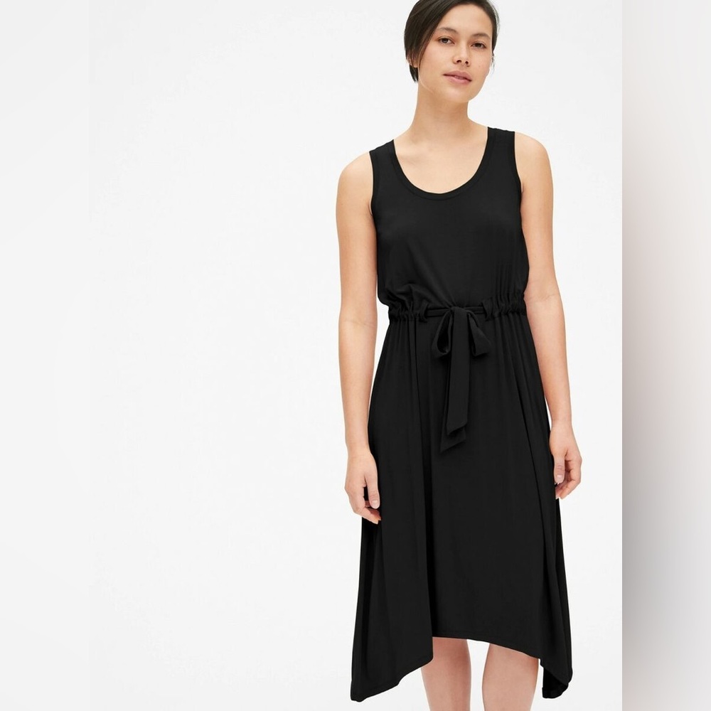 Gap Handkerchief Tie-Waist Tank Midi Dress. Black. Medium.